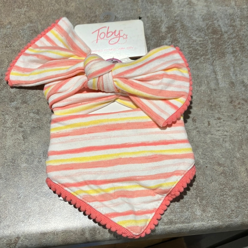 NWT Baby Girl Bow and Bib Set